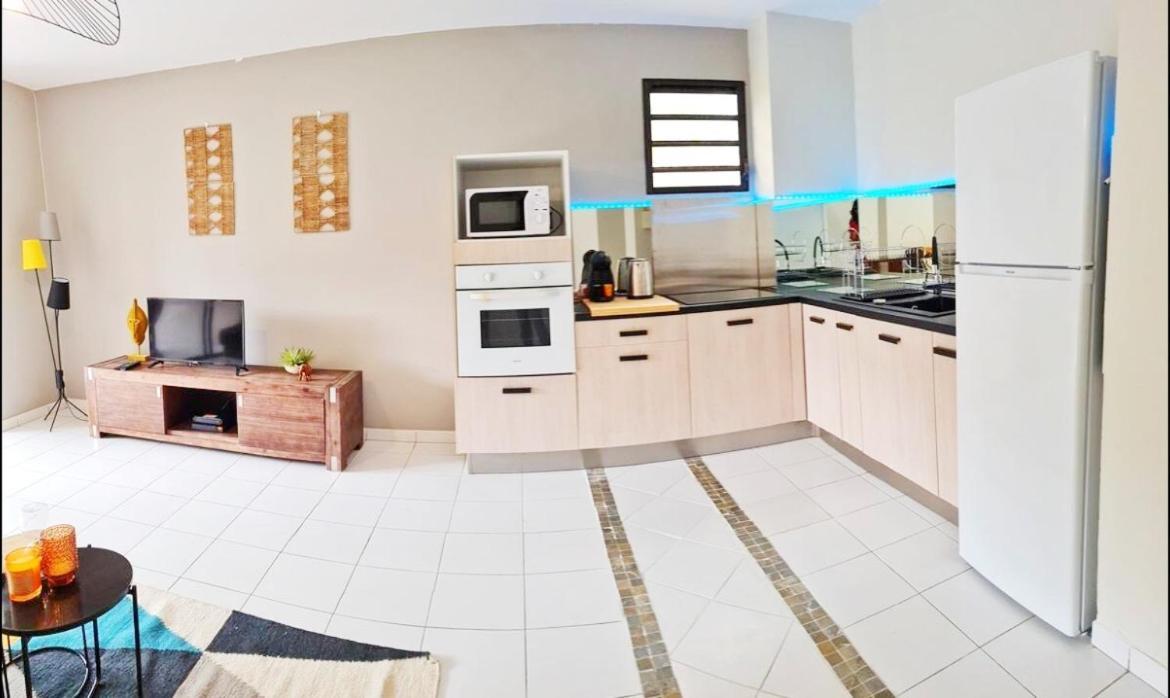 Appartement Cosy Dans Residence Avec Piscine Fort-de-France Luaran gambar